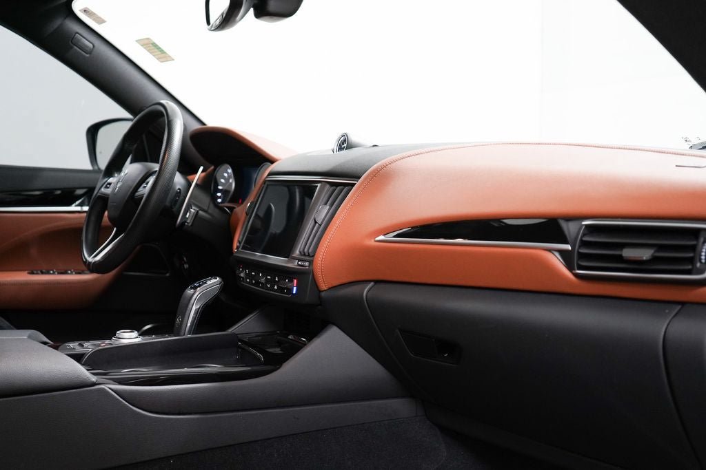 Used 2023 Maserati Levante GT AWD/4WD image 28