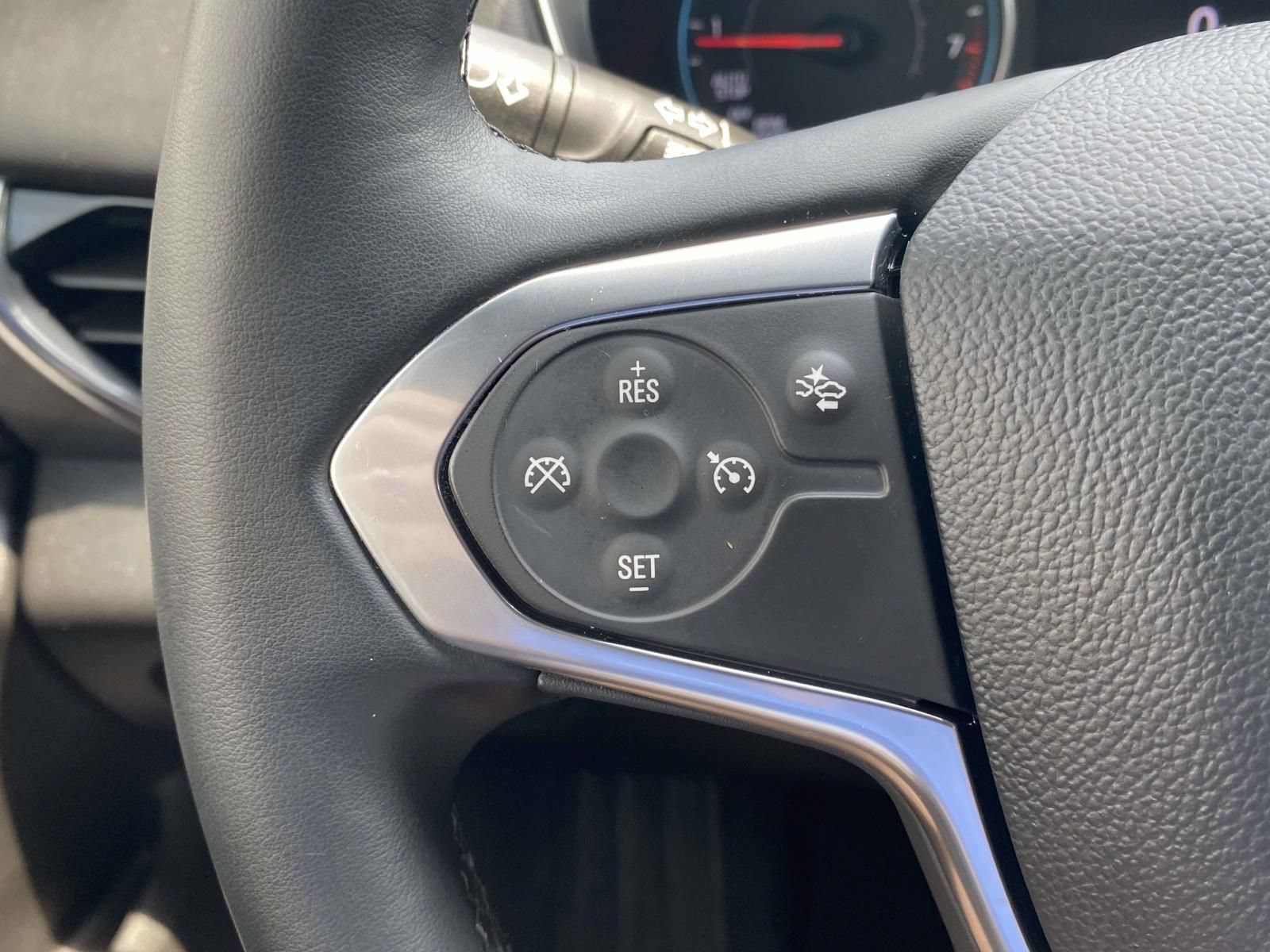 Used 2023 Chevrolet Traverse LT FWD image 21