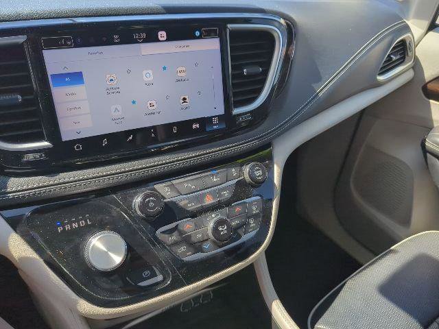Certified 2023 Chrysler Pacifica Limited FWD image 18