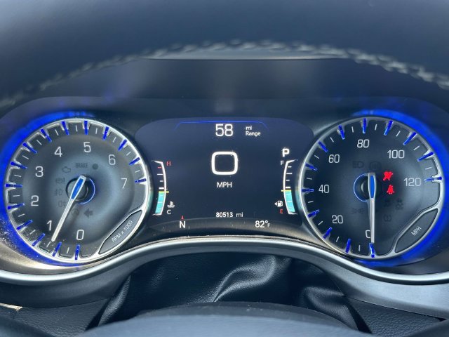 Used 2023 Chrysler Pacifica Touring-L FWD image 25