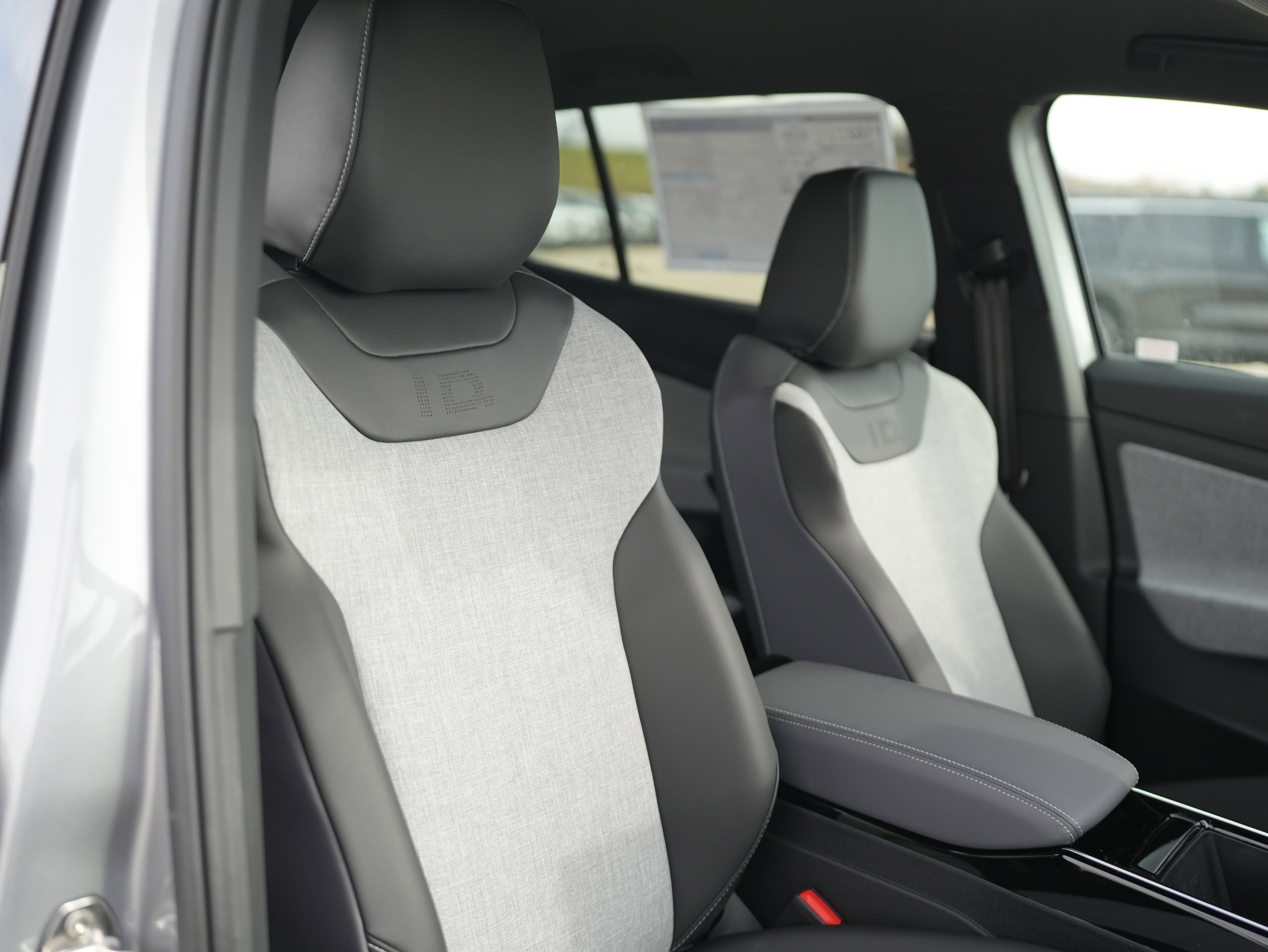 New 2025 Volkswagen ID.4 Pro image 21