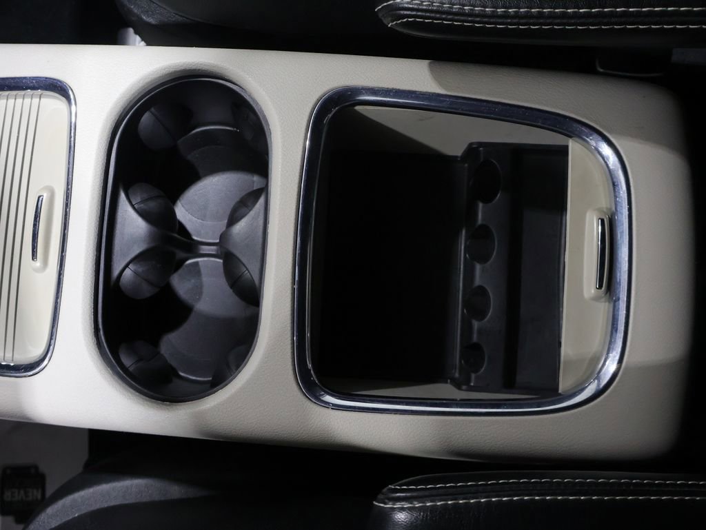 Used 2018 Dodge Grand Caravan SXT image 32