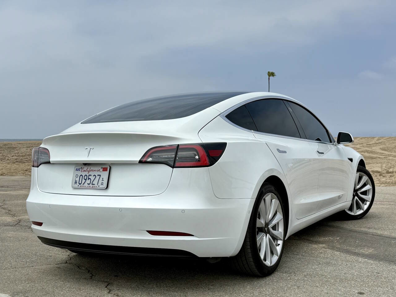 Used 2020 Tesla Model 3 Standard Range Plus image 4