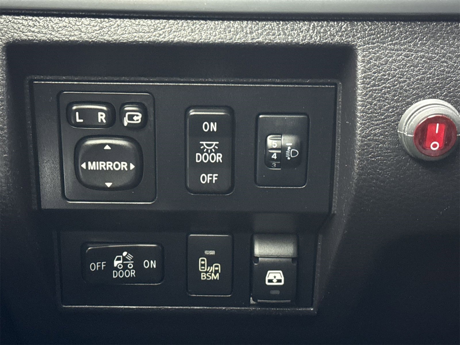 Used 2015 Toyota Tundra Platinum image 33