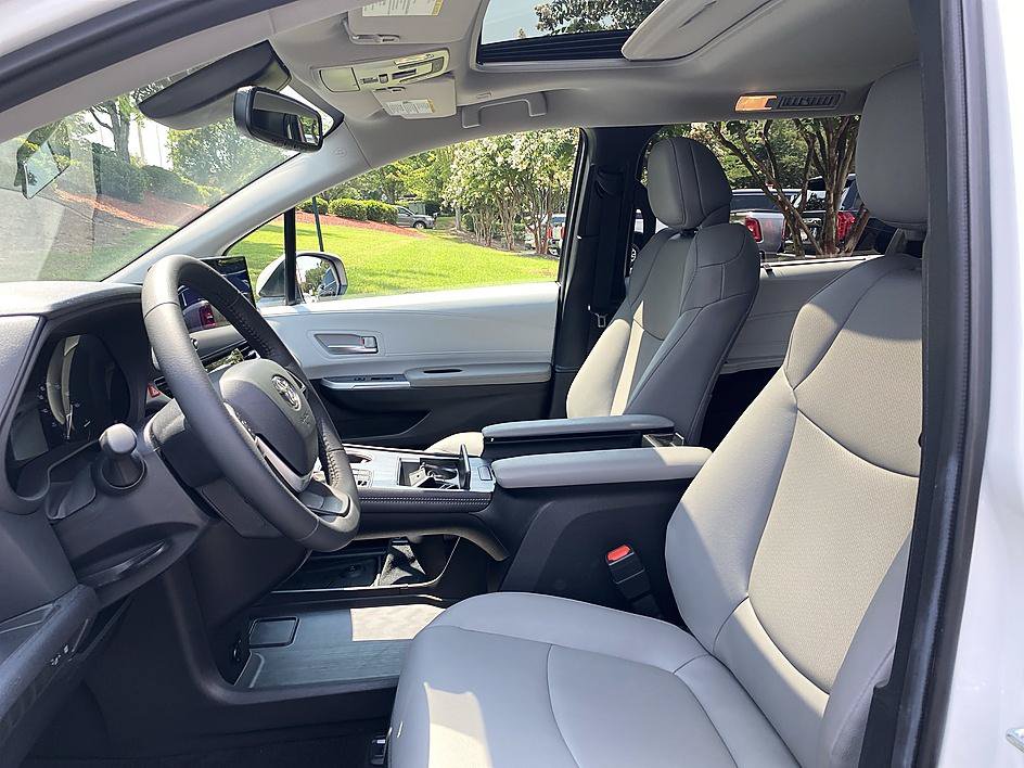 Certified 2026 Toyota Sienna XLE FWD image 11