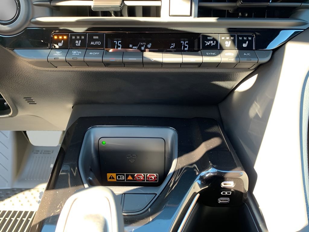 New 2025 Toyota Crown Signia image 22