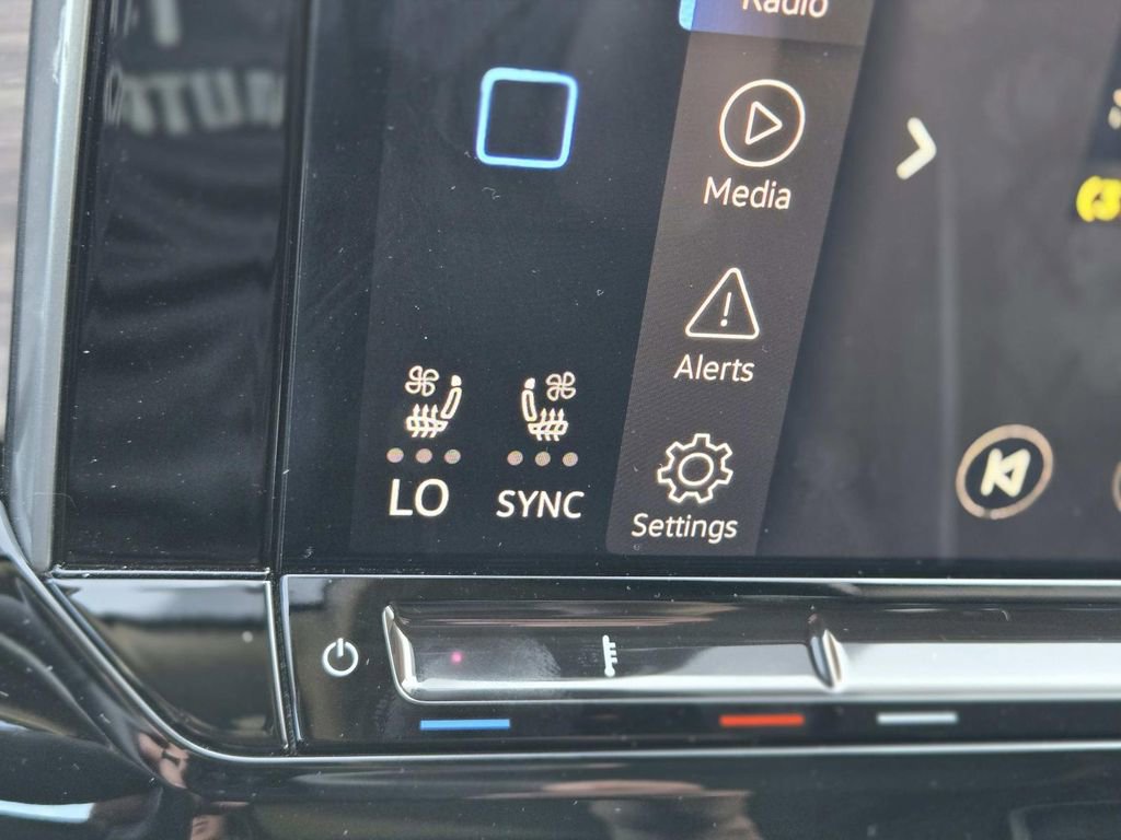 Used 2024 Volkswagen Atlas SEL Premium R-Line image 30