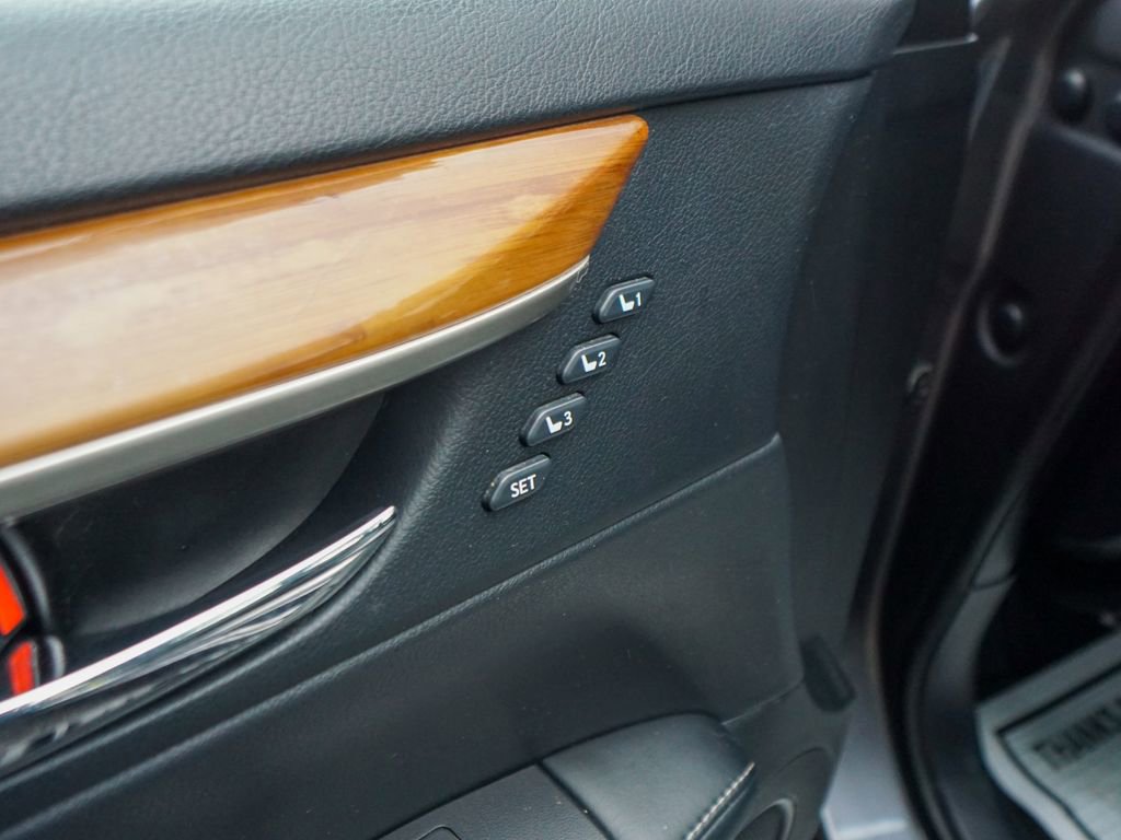 Used 2014 Lexus ES 300h w/ Luxury Package w/Bamboo Trim image 19