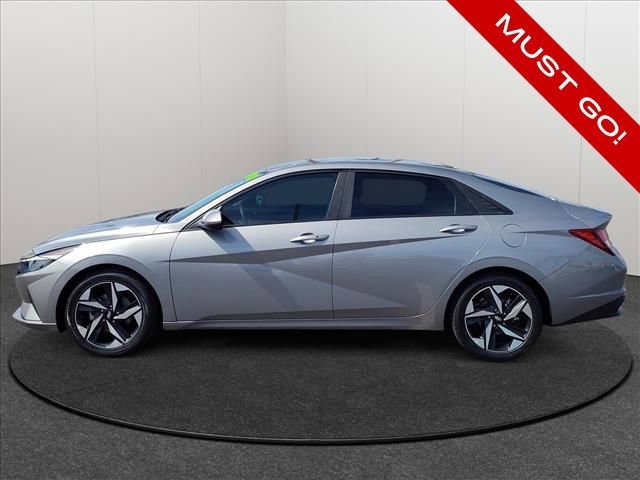 Used 2023 Hyundai Elantra SEL w/ Convenience Package FWD image 2