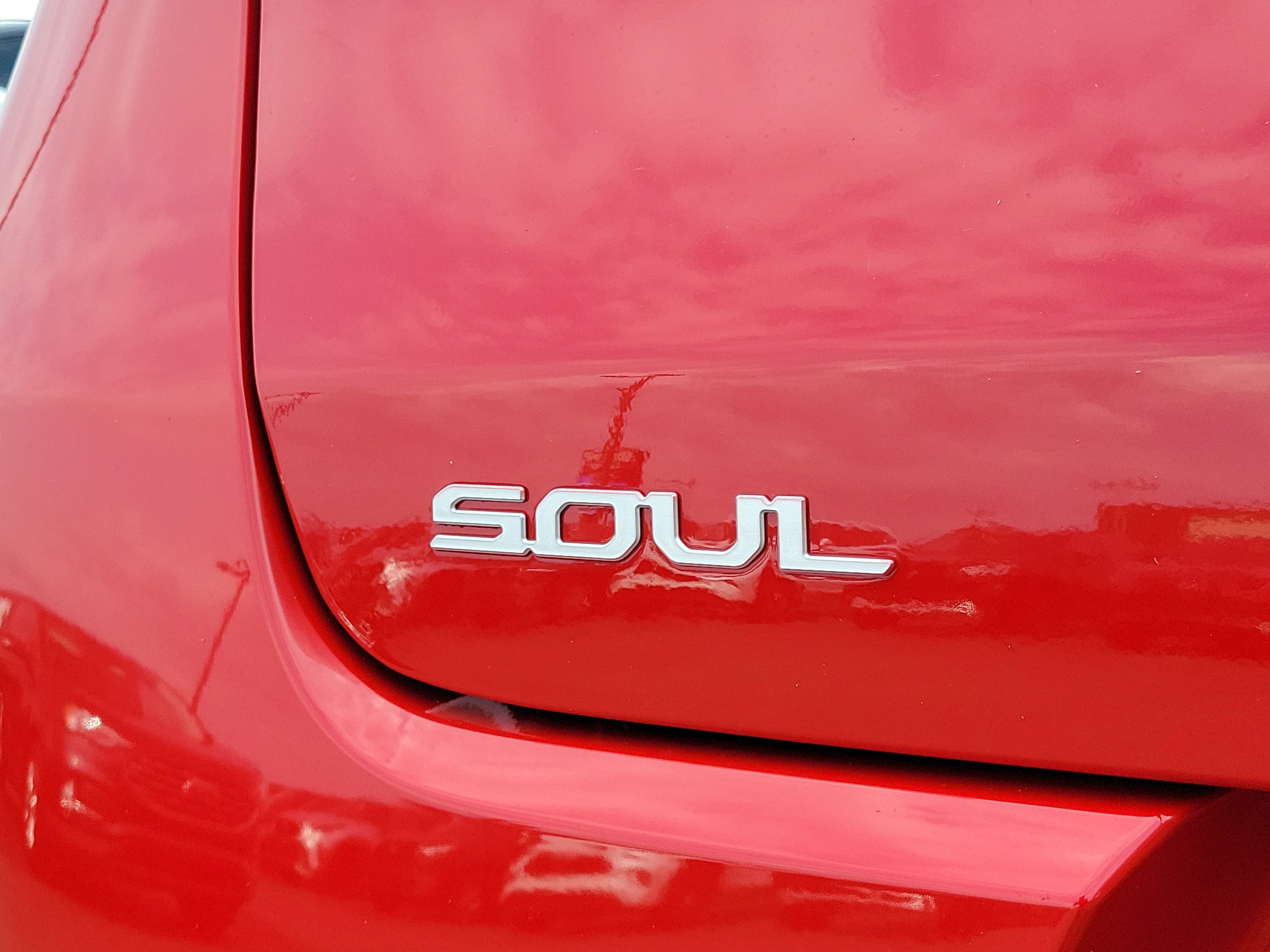 Used 2025 Kia Soul LX FWD image 6