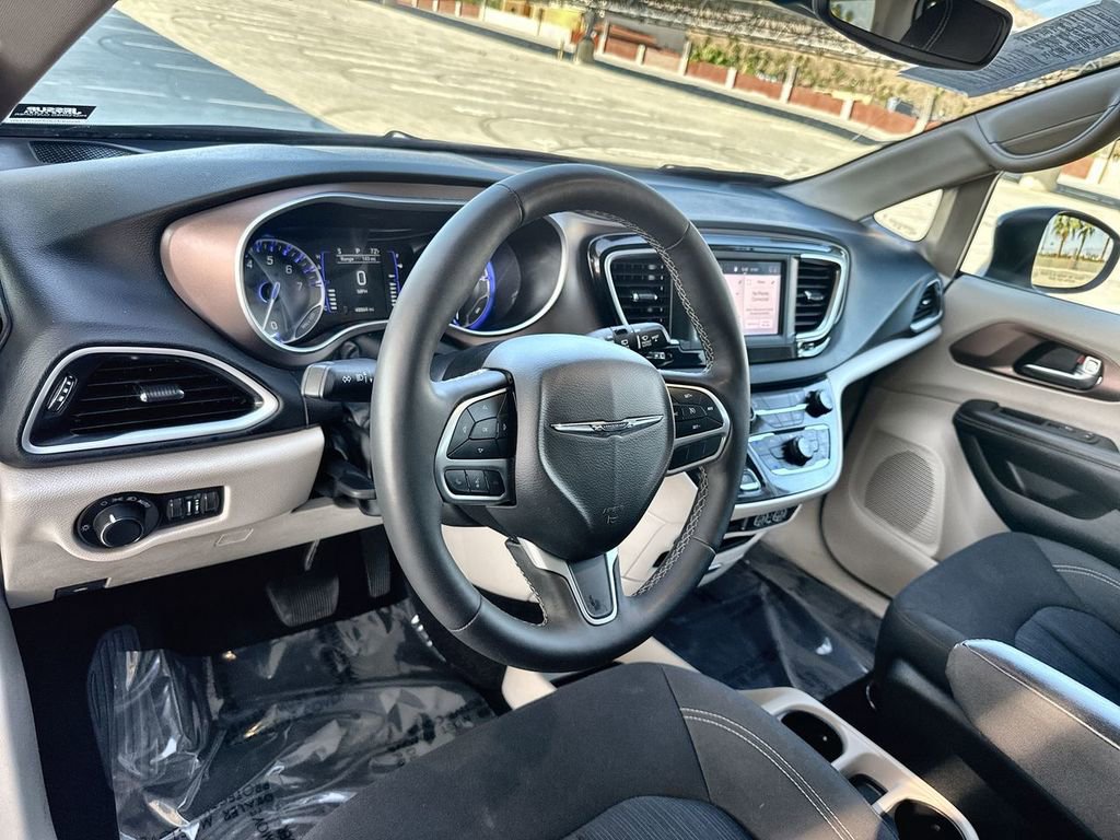 Used 2024 Chrysler Voyager LX FWD image 2