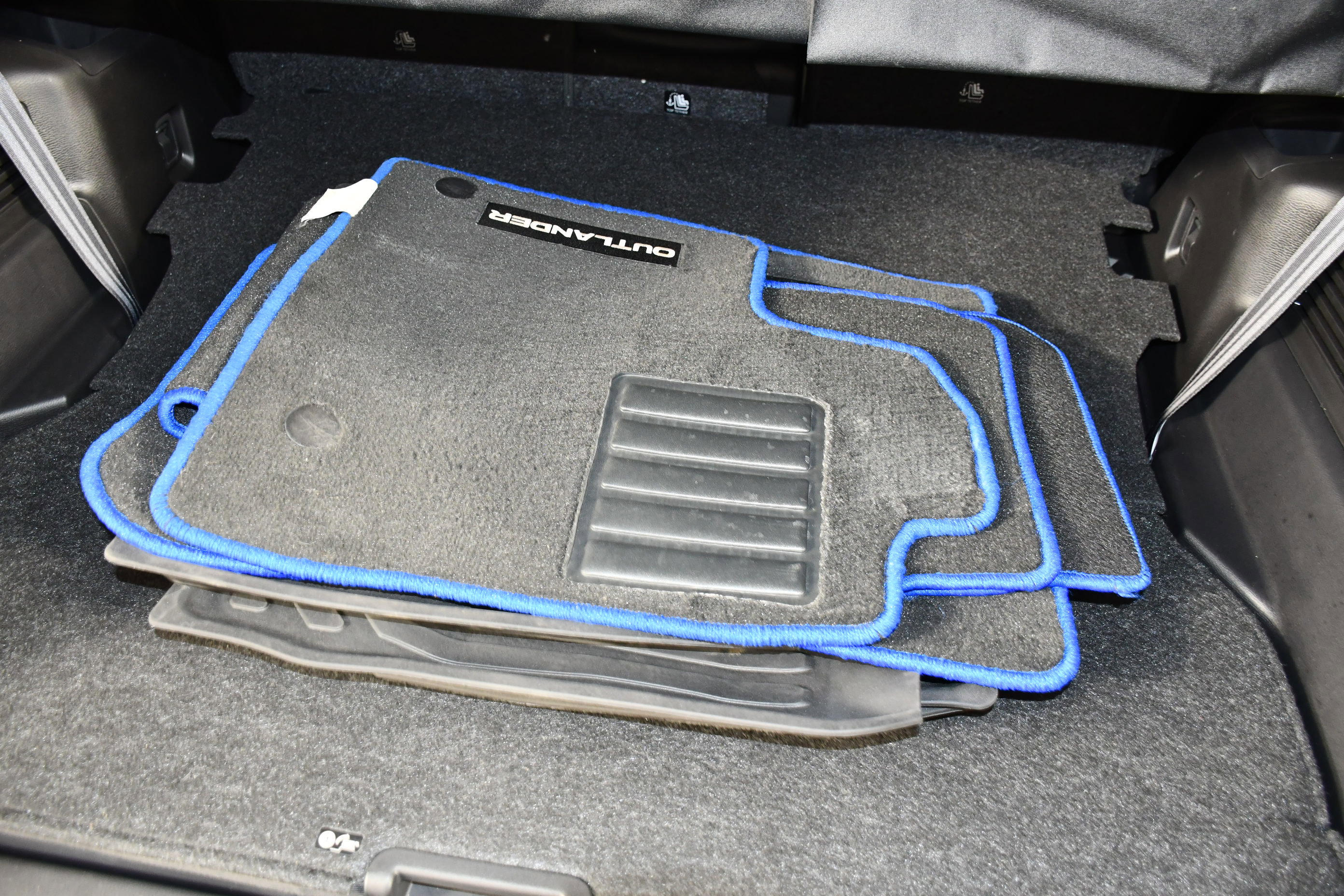 Used 2025 Mitsubishi Outlander SEL image 50