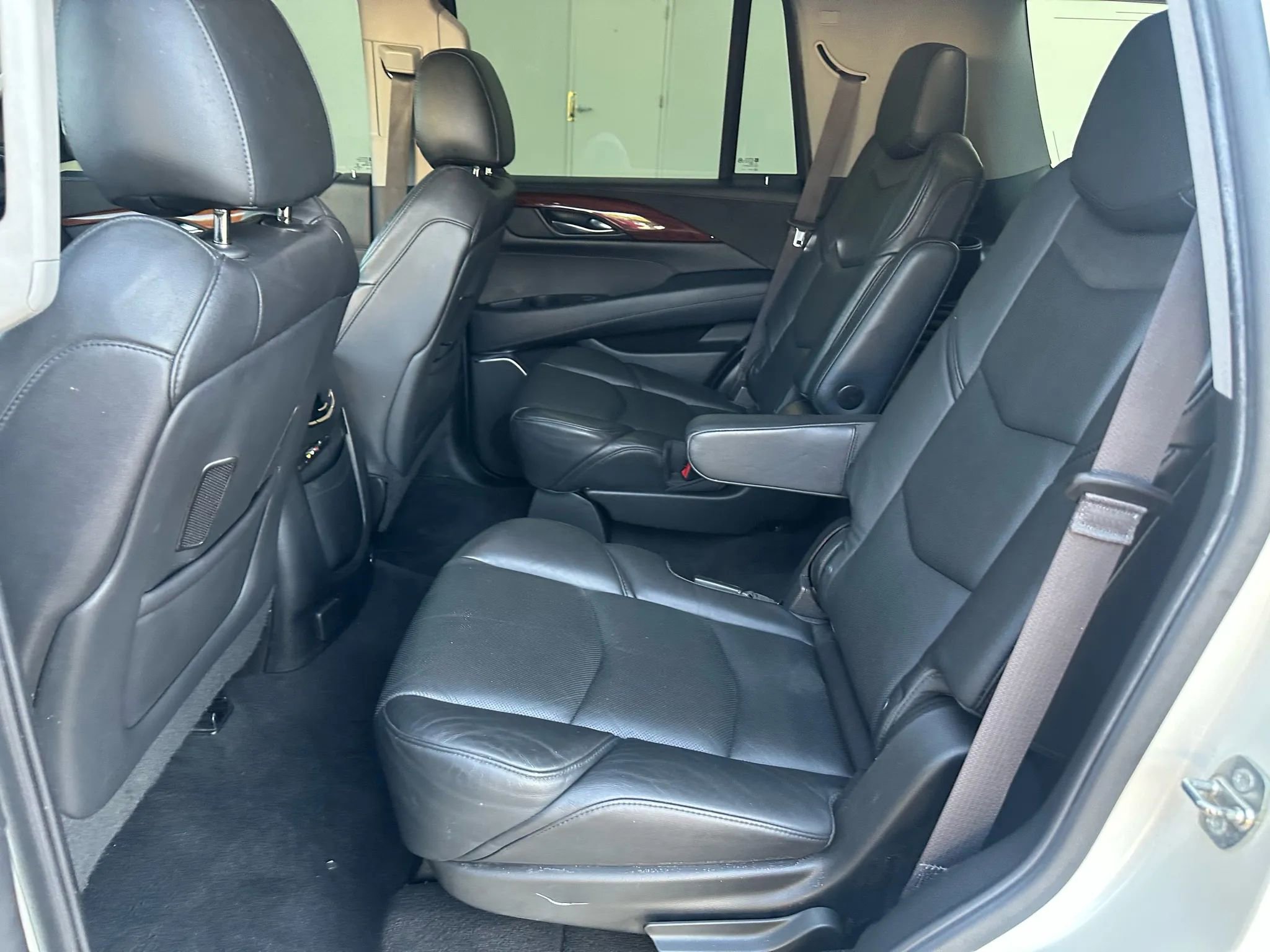 Used 2015 Cadillac Escalade Luxury AWD/4WD image 17