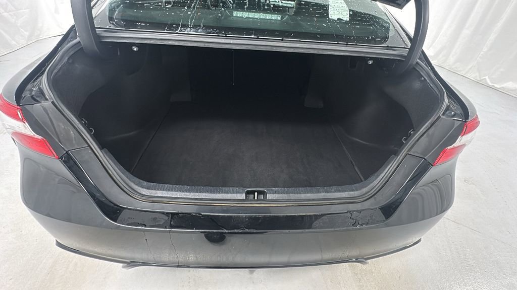 Used 2020 Toyota Camry SE image 15