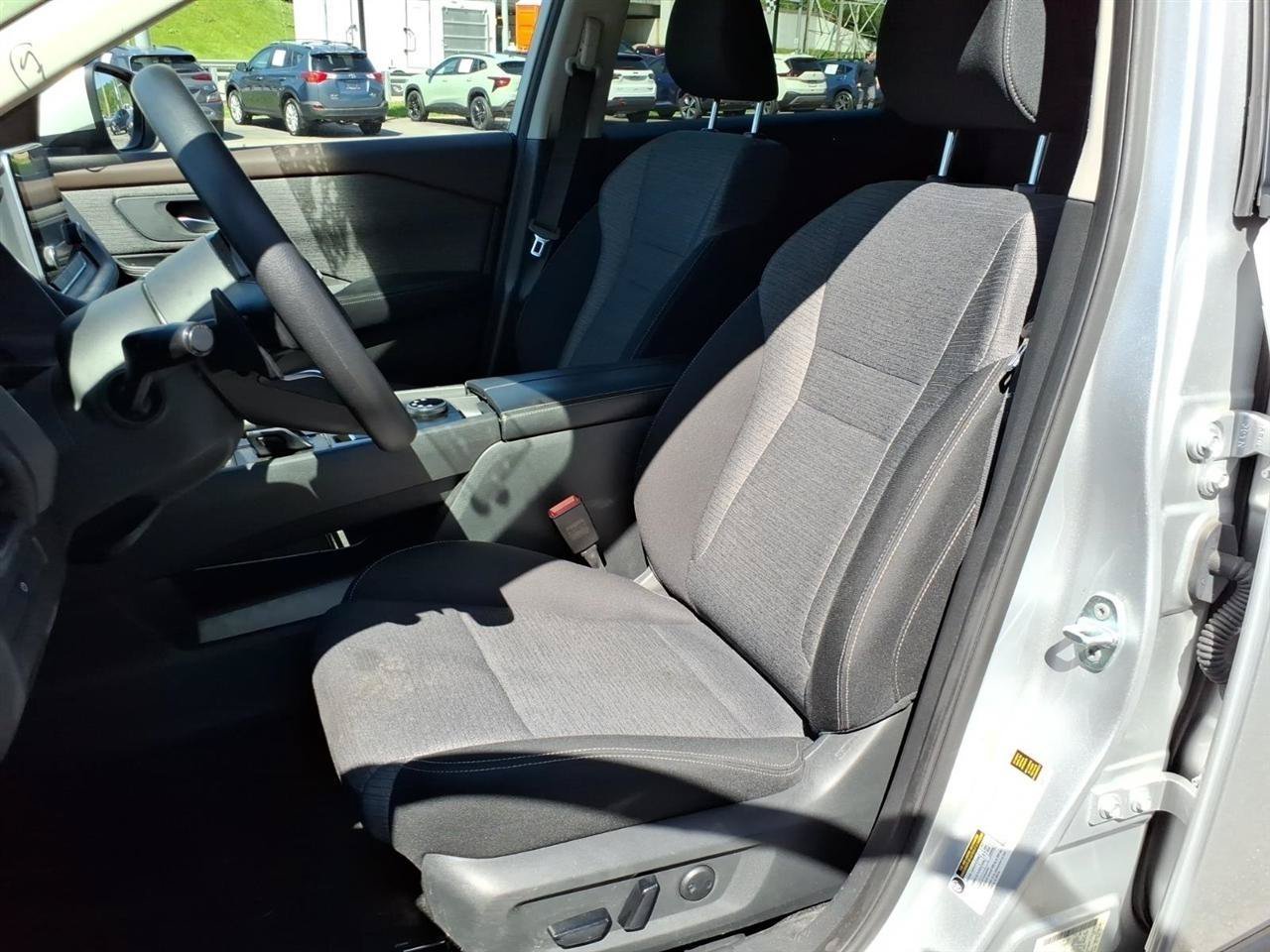Used 2023 Nissan Rogue SV AWD/4WD image 7