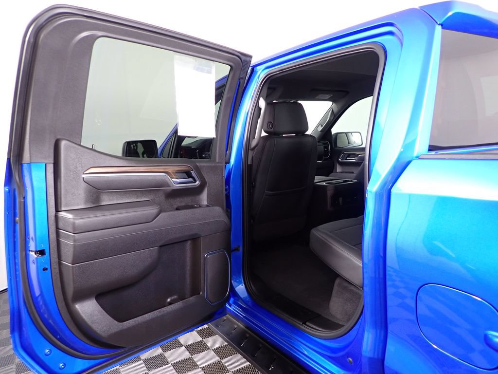 Used 2025 Chevrolet Silverado 1500 LT Trail Boss w/ Convenience Package II AWD/4WD image 32