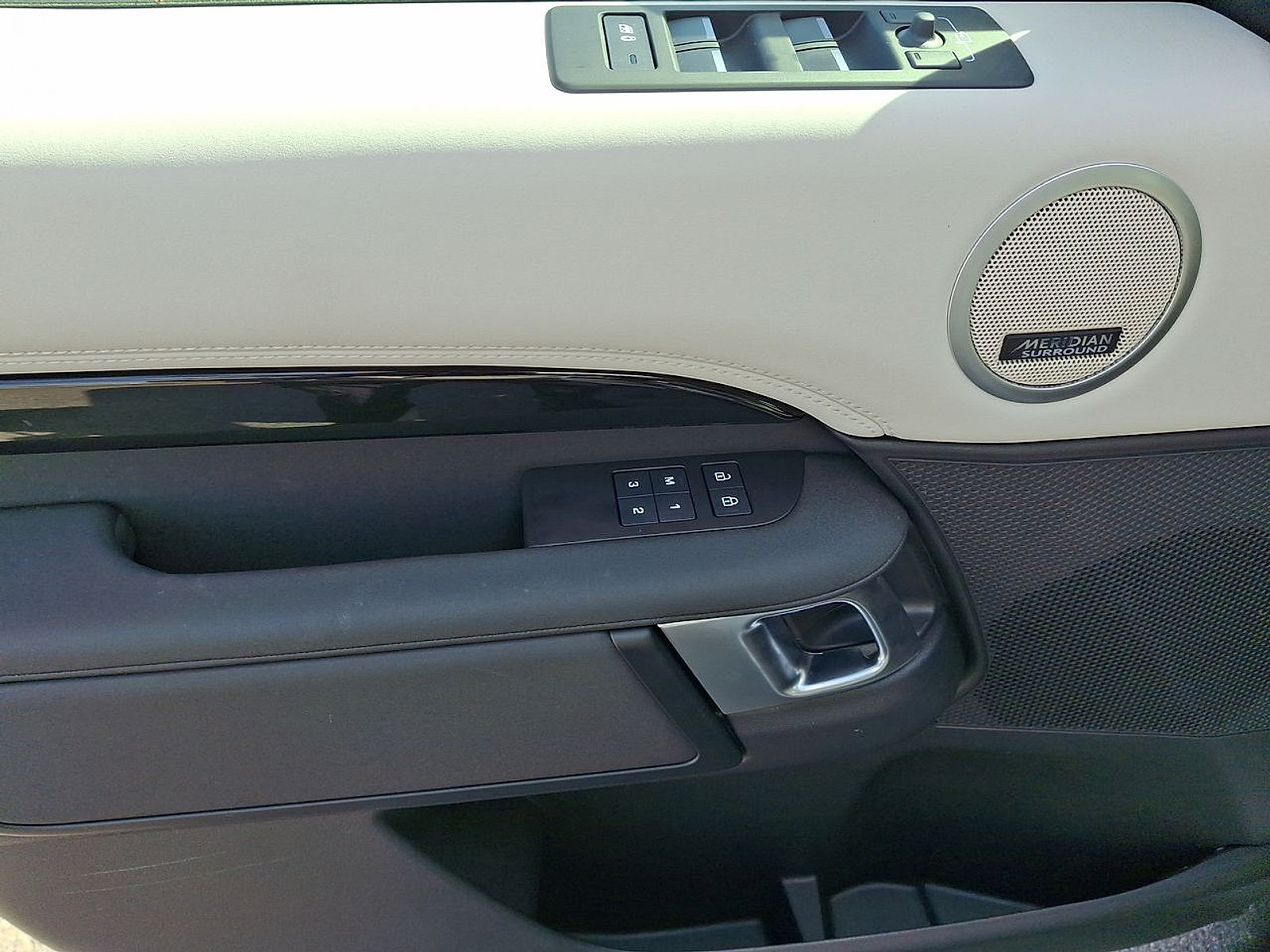Certified 2026 Land Rover Discovery S AWD/4WD image 18