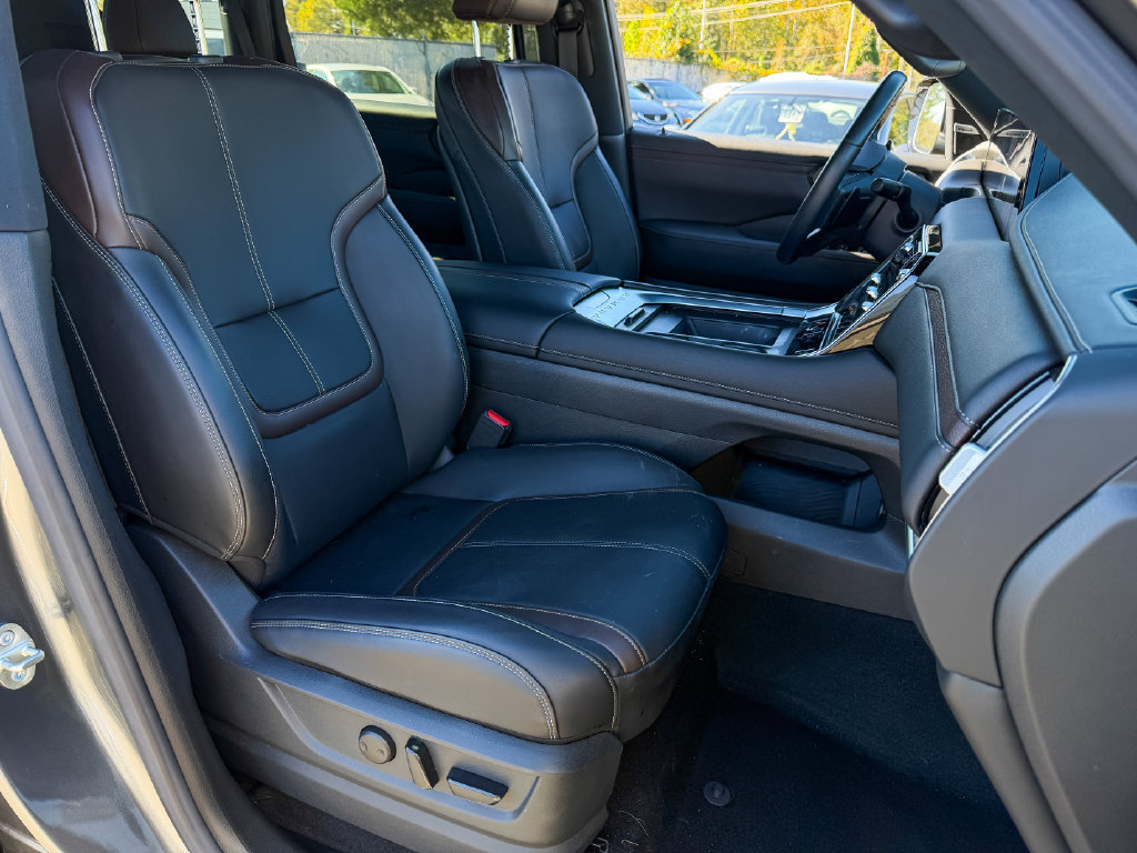 Certified 2025 Nissan Armada SL w/ Captain's Chari Seat Package AWD/4WD image 11
