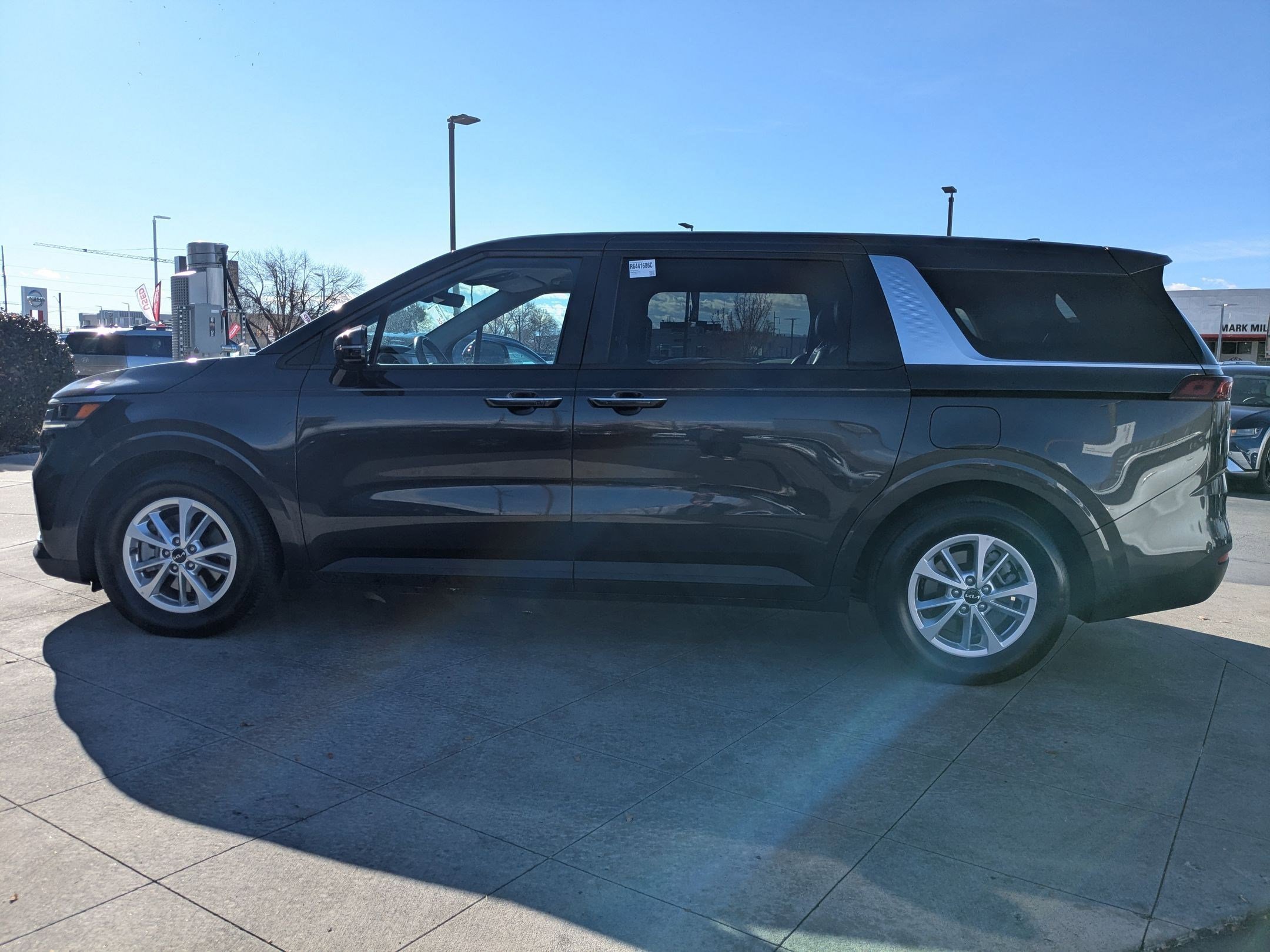 Used 2024 Kia Carnival LX image 9