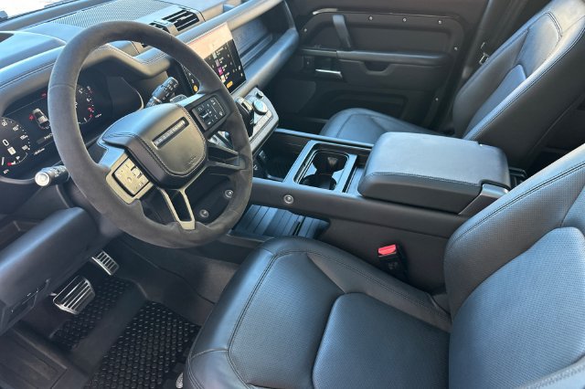 Used 2023 Land Rover Defender 110 V8 AWD/4WD image 9