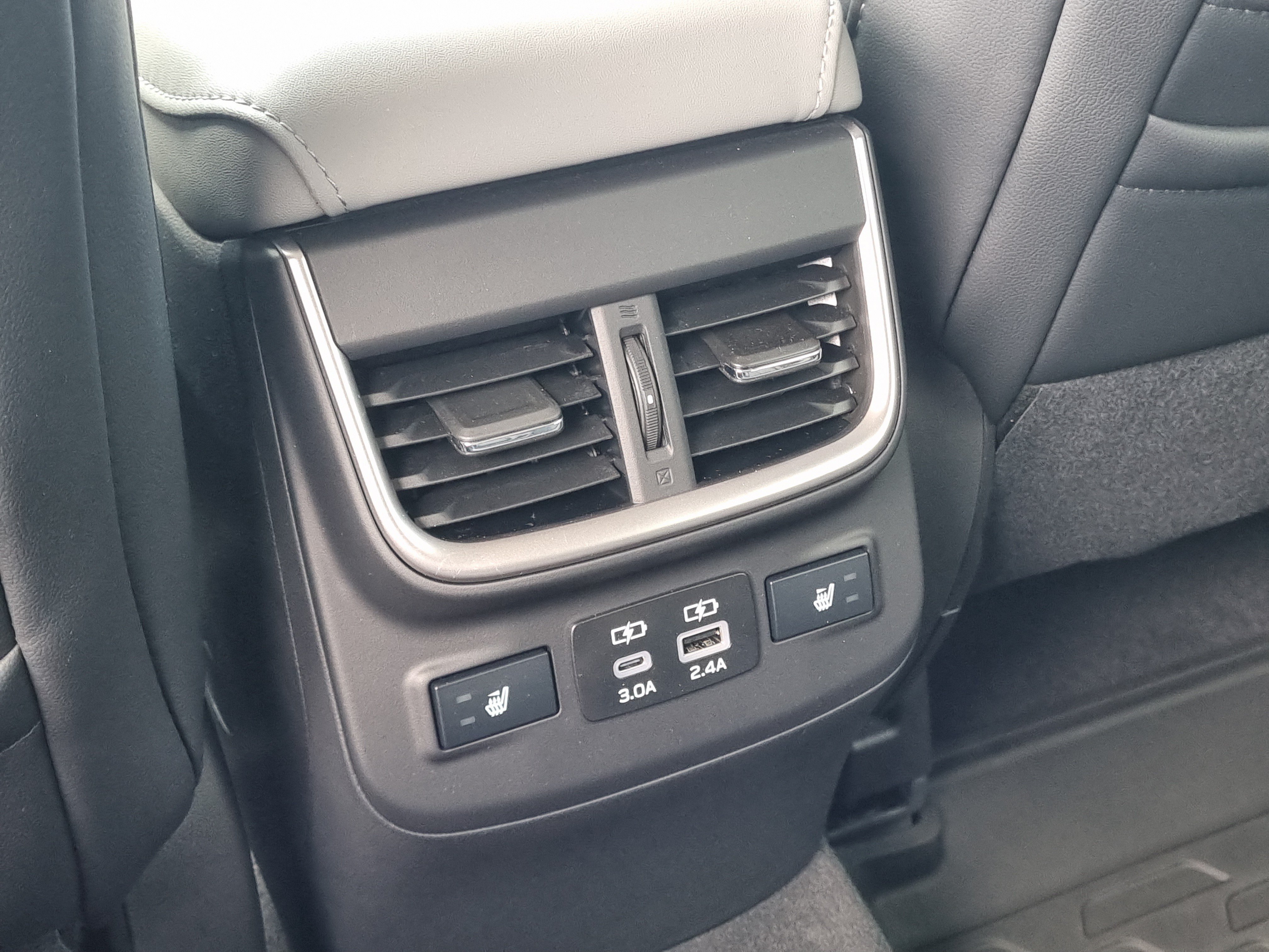 Used 2025 Subaru Outback Limited AWD/4WD image 14