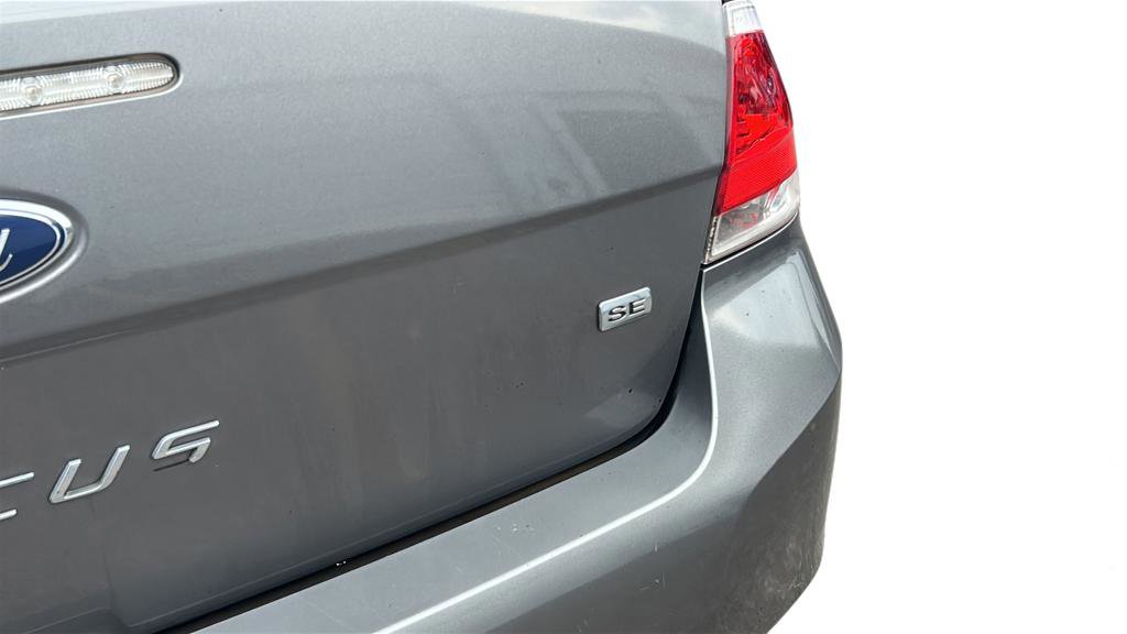 Used 2010 Ford Focus SE image 10