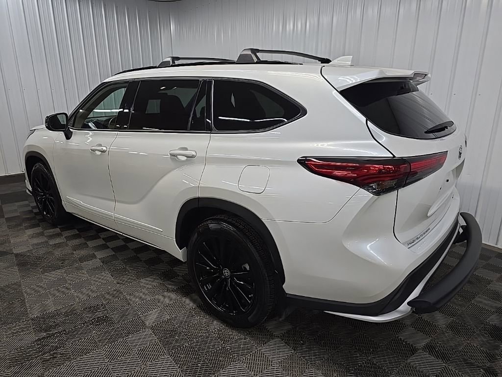 Used 2023 Toyota Highlander XSE AWD/4WD image 9