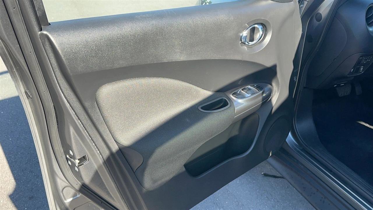 Used 2013 Nissan Juke SV AWD/4WD image 16