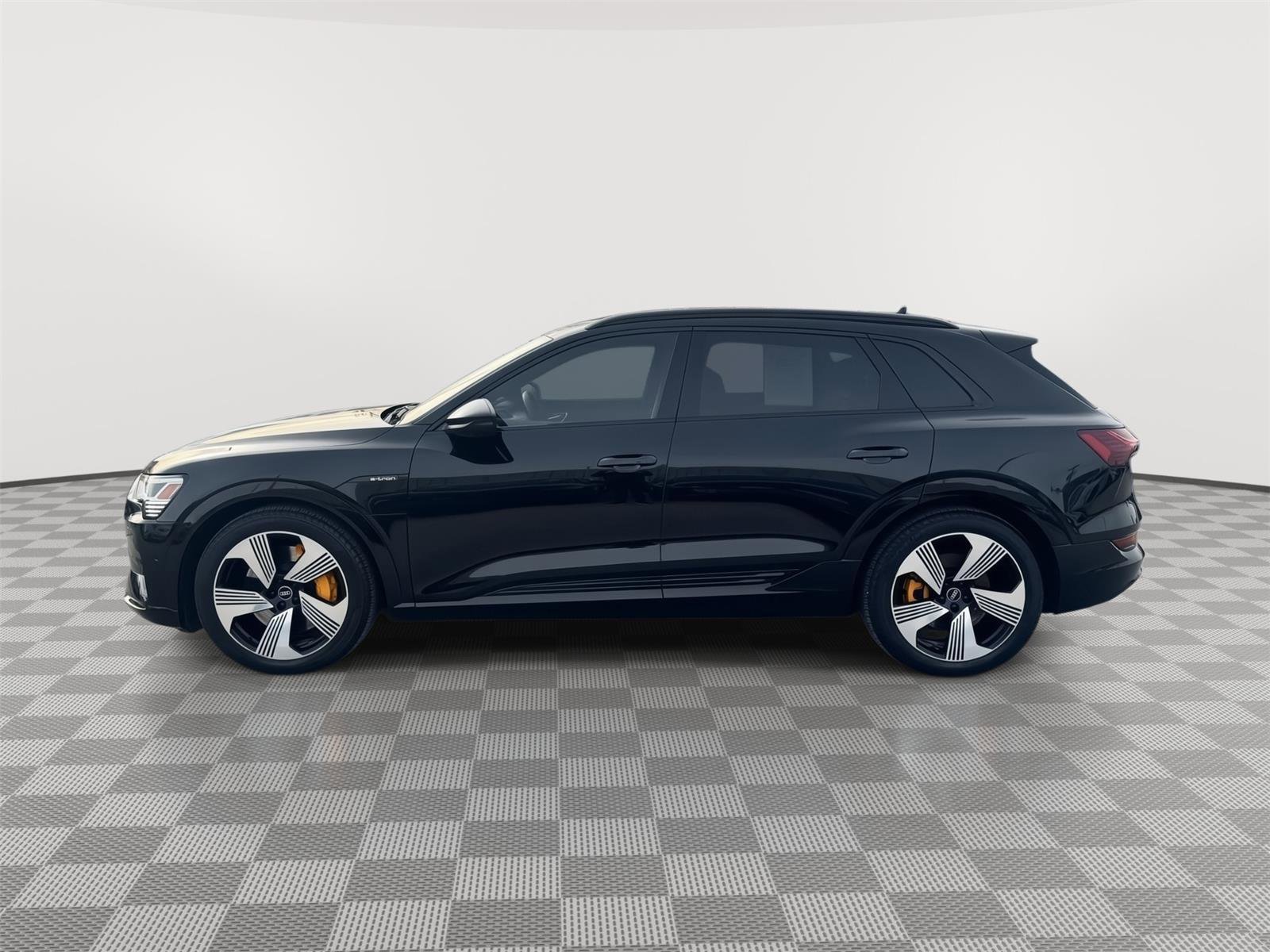 Used 2022 Audi e-tron Premium Plus image 8
