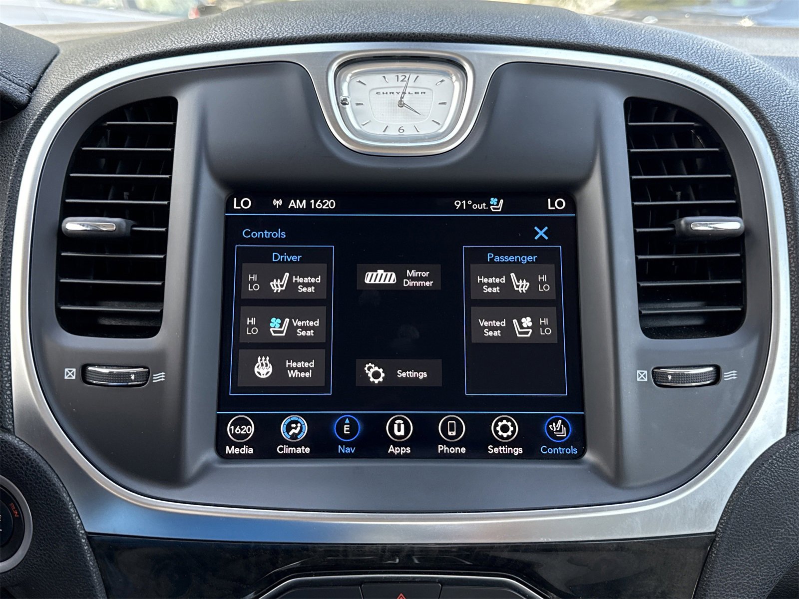 Used 2018 Chrysler 300 Limited w/ Safetytec Plus Group image 25