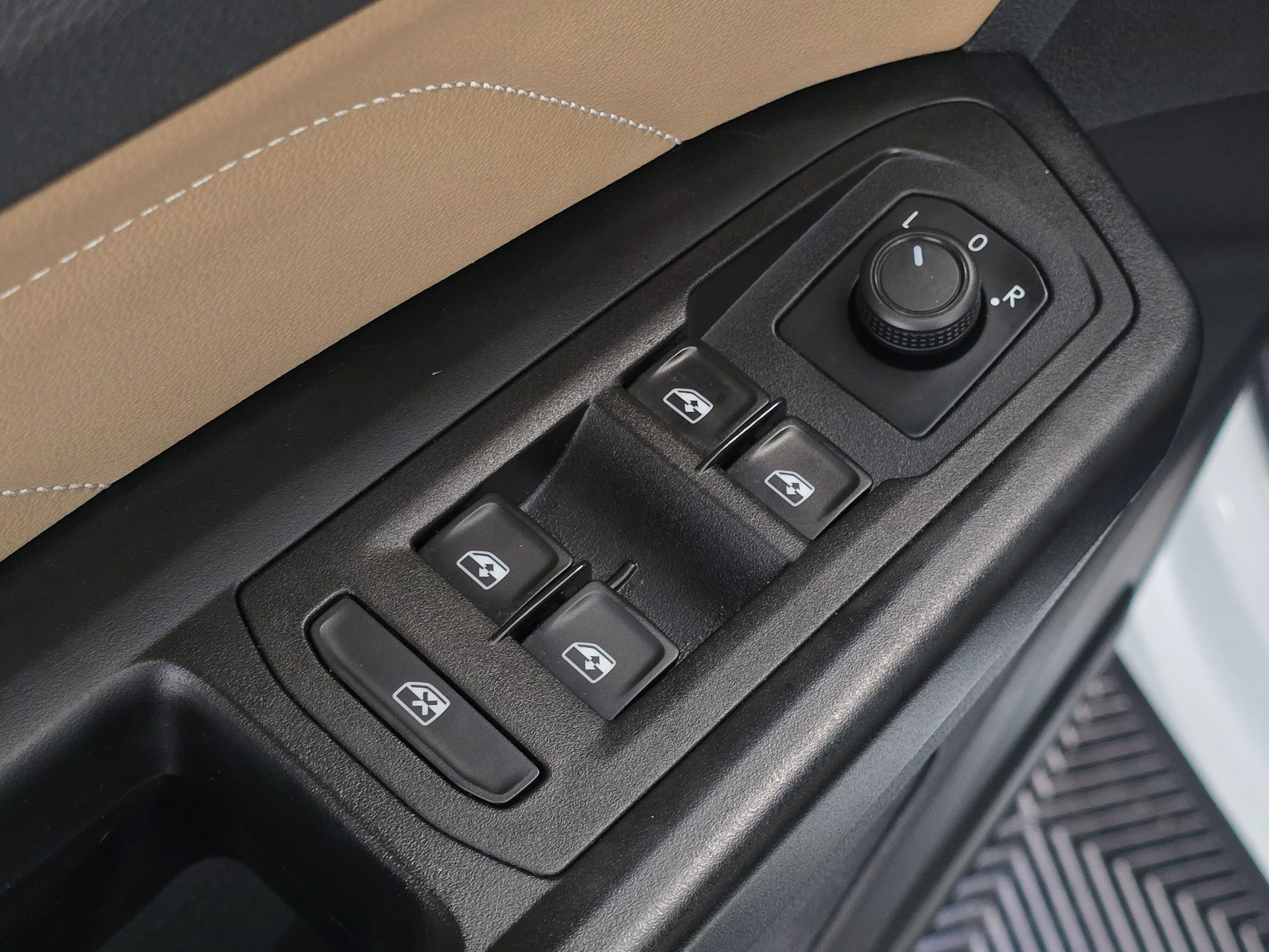 Used 2020 Volkswagen Atlas Cross Sport SEL image 36