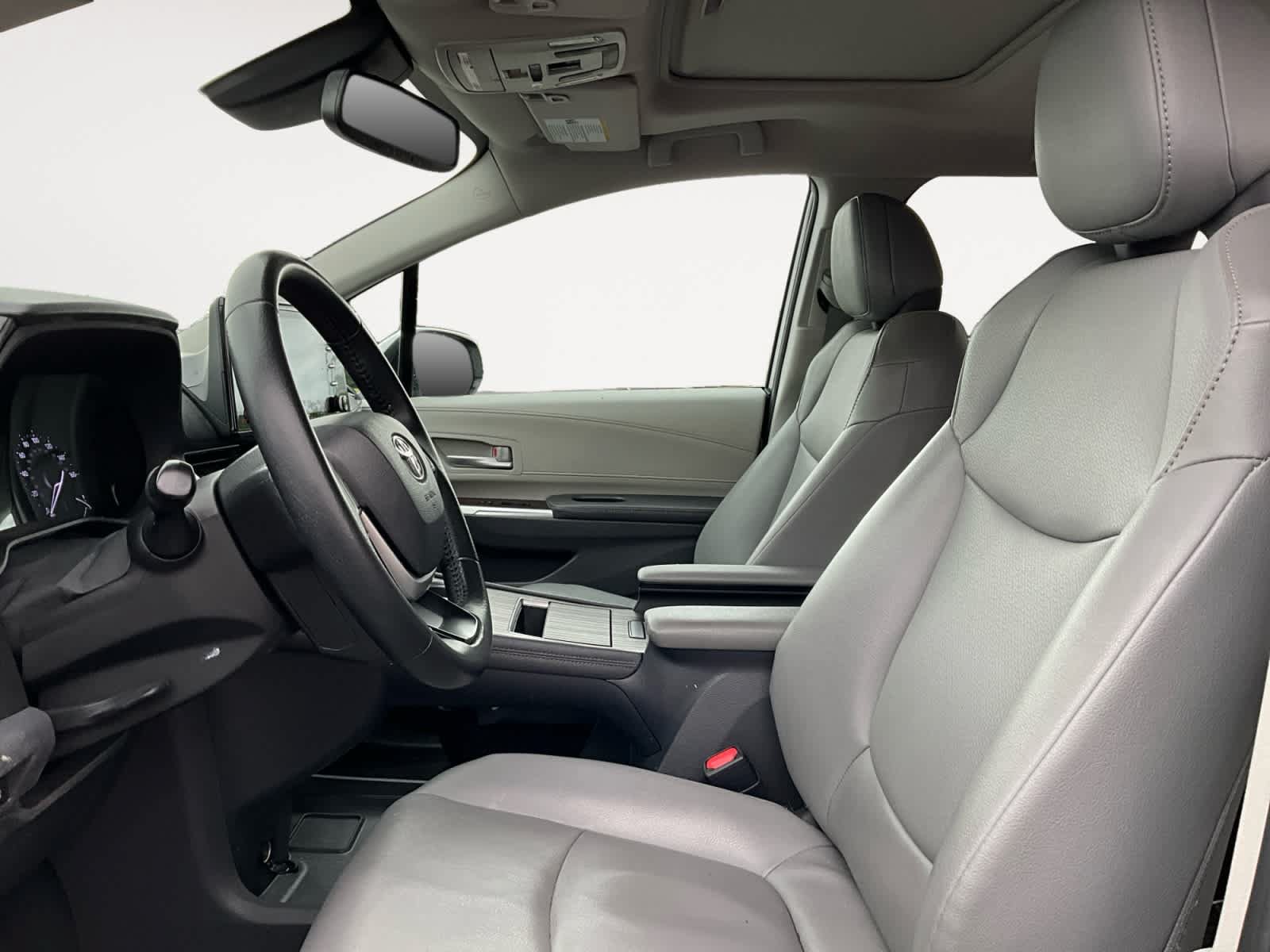 Used 2022 Toyota Sienna XLE FWD image 9