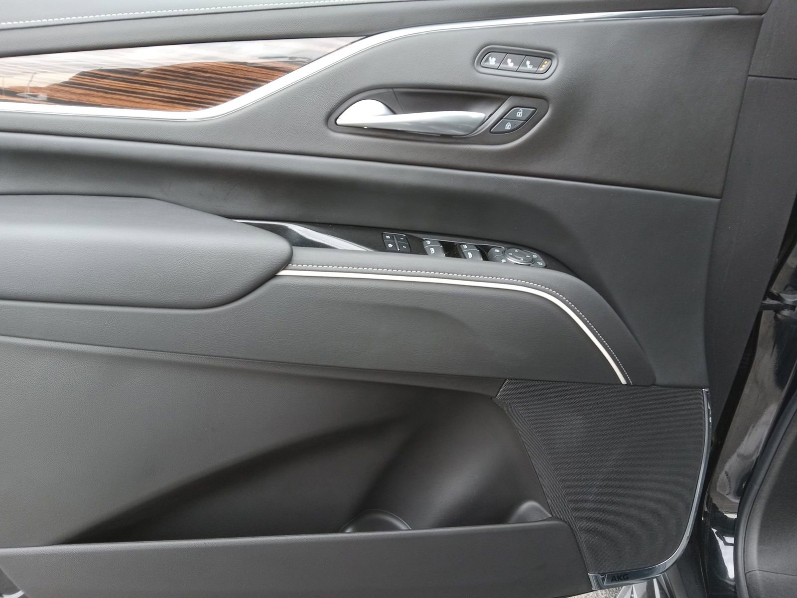 Used 2024 Cadillac Escalade Premium Luxury image 9