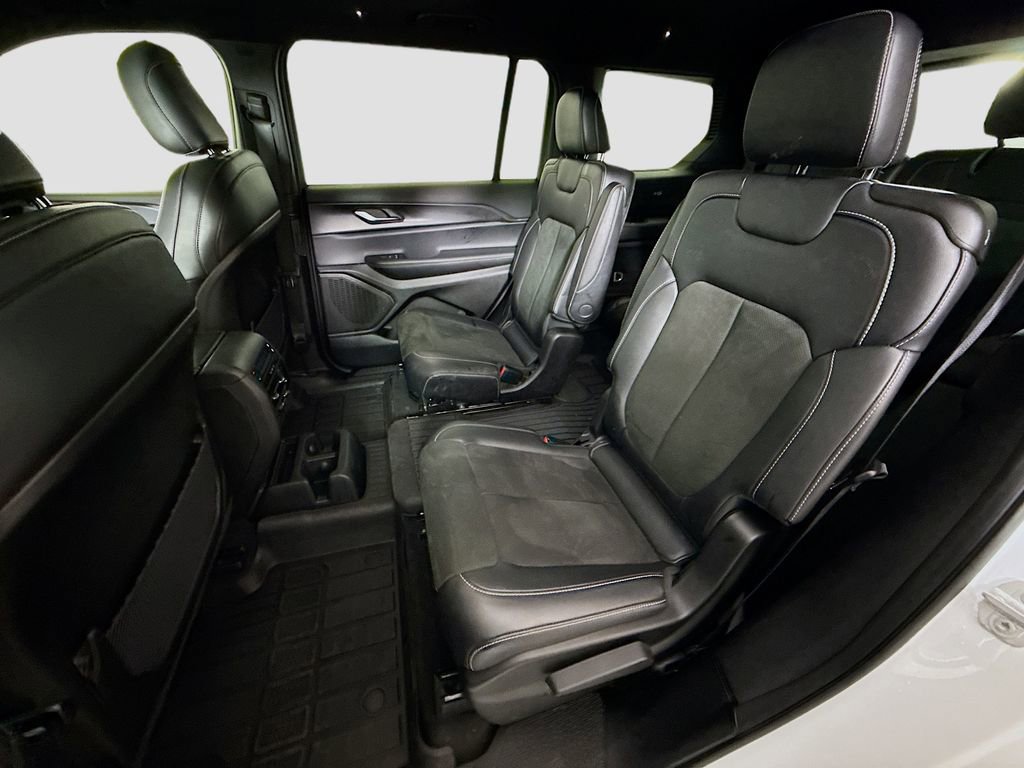 Used 2025 Jeep Grand Cherokee L Altitude image 23