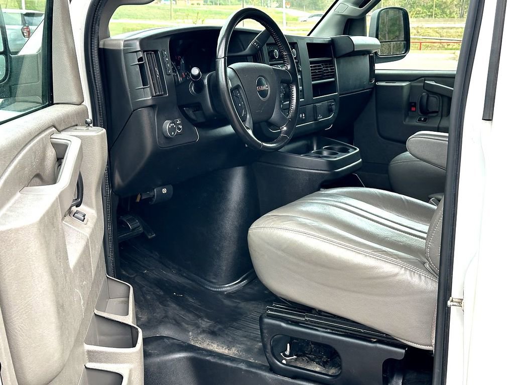 Used 2022 GMC Savana 3500 Extended w/ Driver Convenience Package RWD image 9