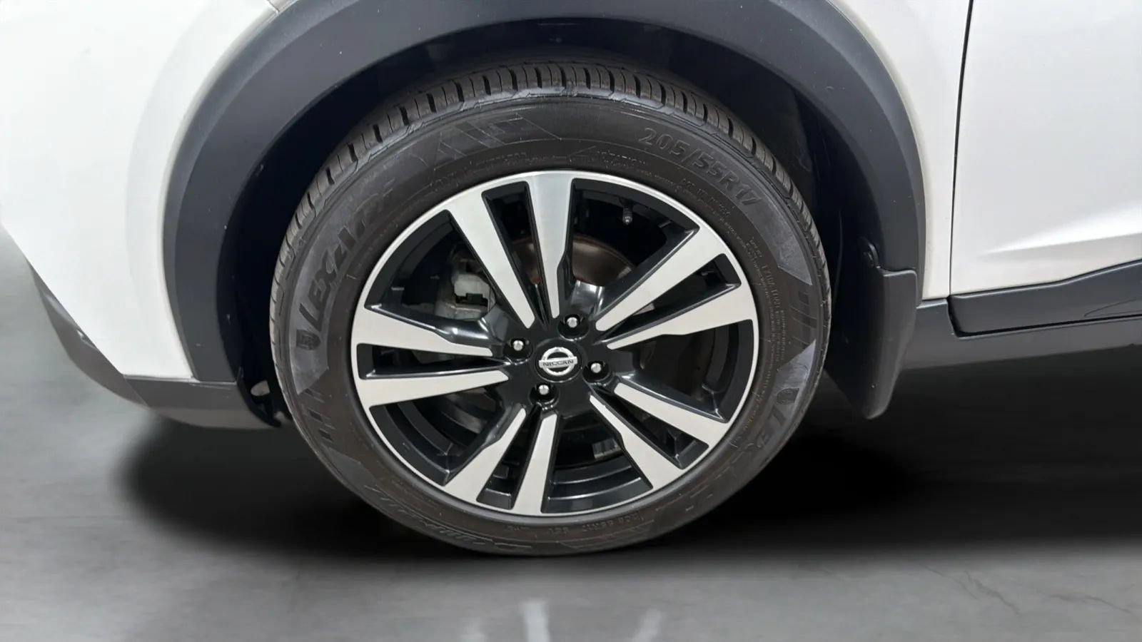 Used 2018 Nissan Kicks SV FWD image 29
