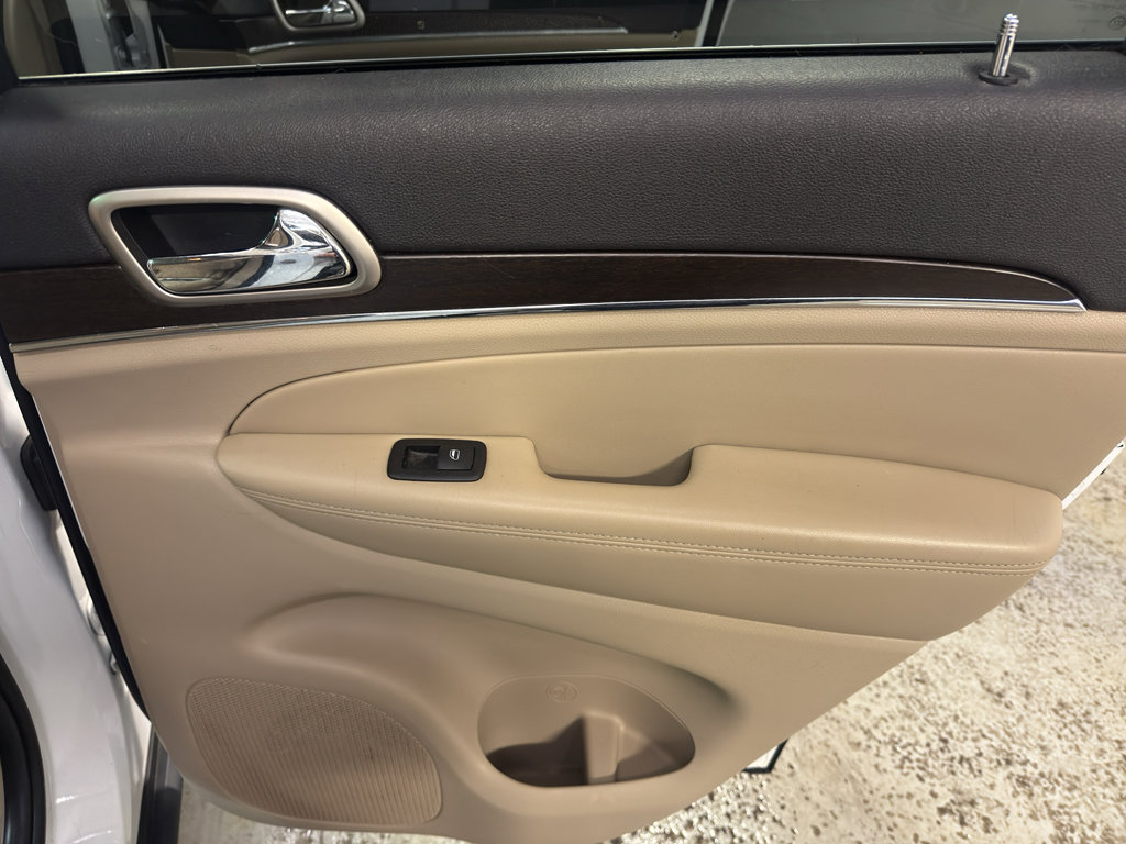 Used 2014 Jeep Grand Cherokee Limited w/ Luxury Group II AWD/4WD image 25