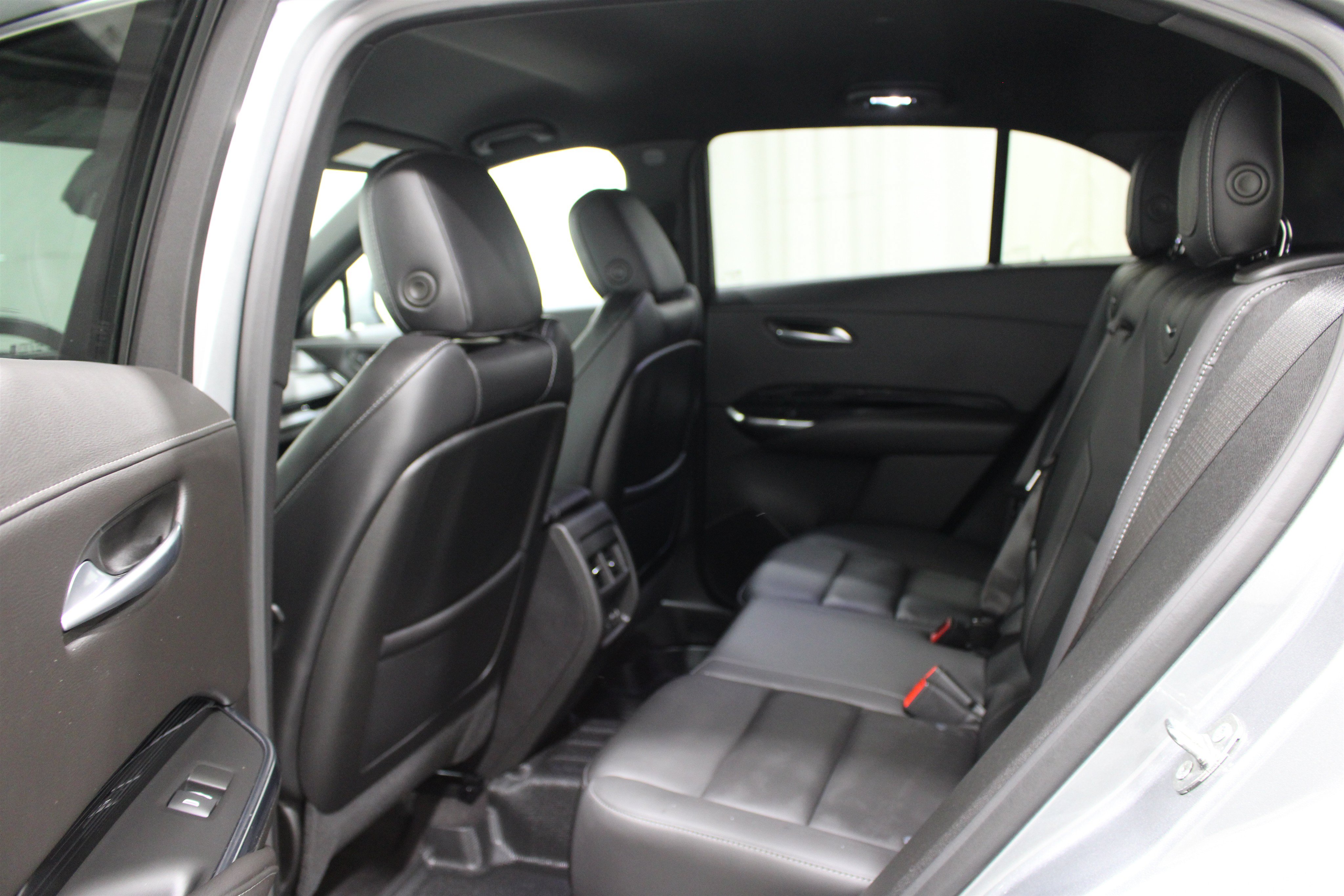 Certified 2024 Cadillac XT4 Luxury w/ Cold Weather Package FWD image 23