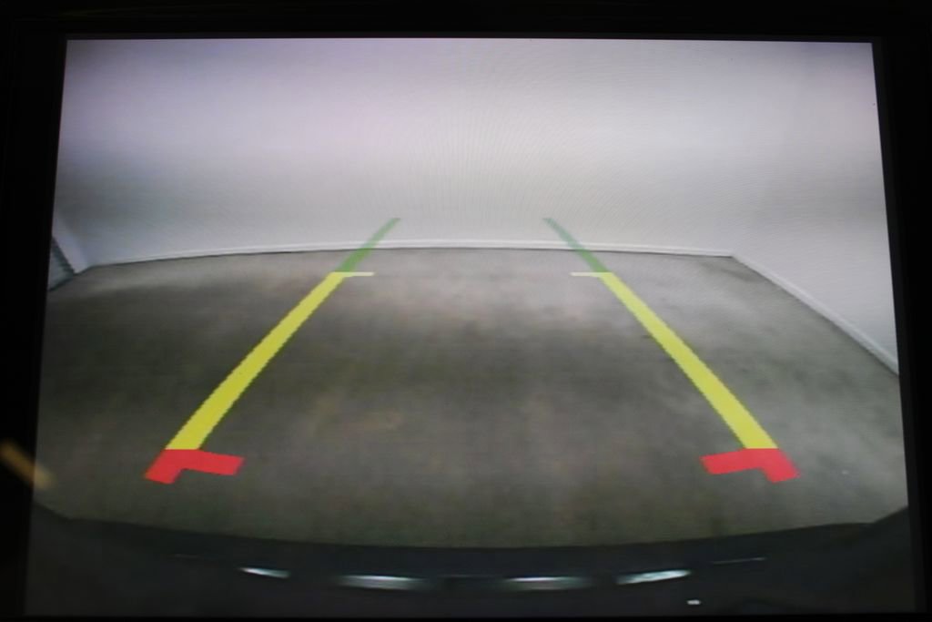 Used 2024 Chrysler Pacifica Touring image 13