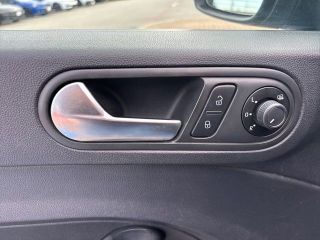 Used 2018 Volkswagen Beetle 2.0T S FWD image 15