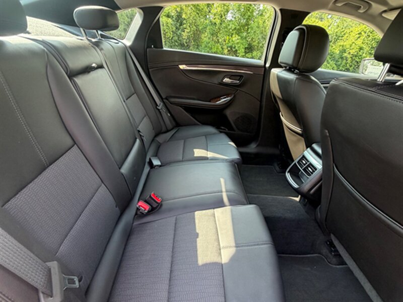 Used 2014 Chevrolet Impala LT w/ Convenience Package FWD image 19