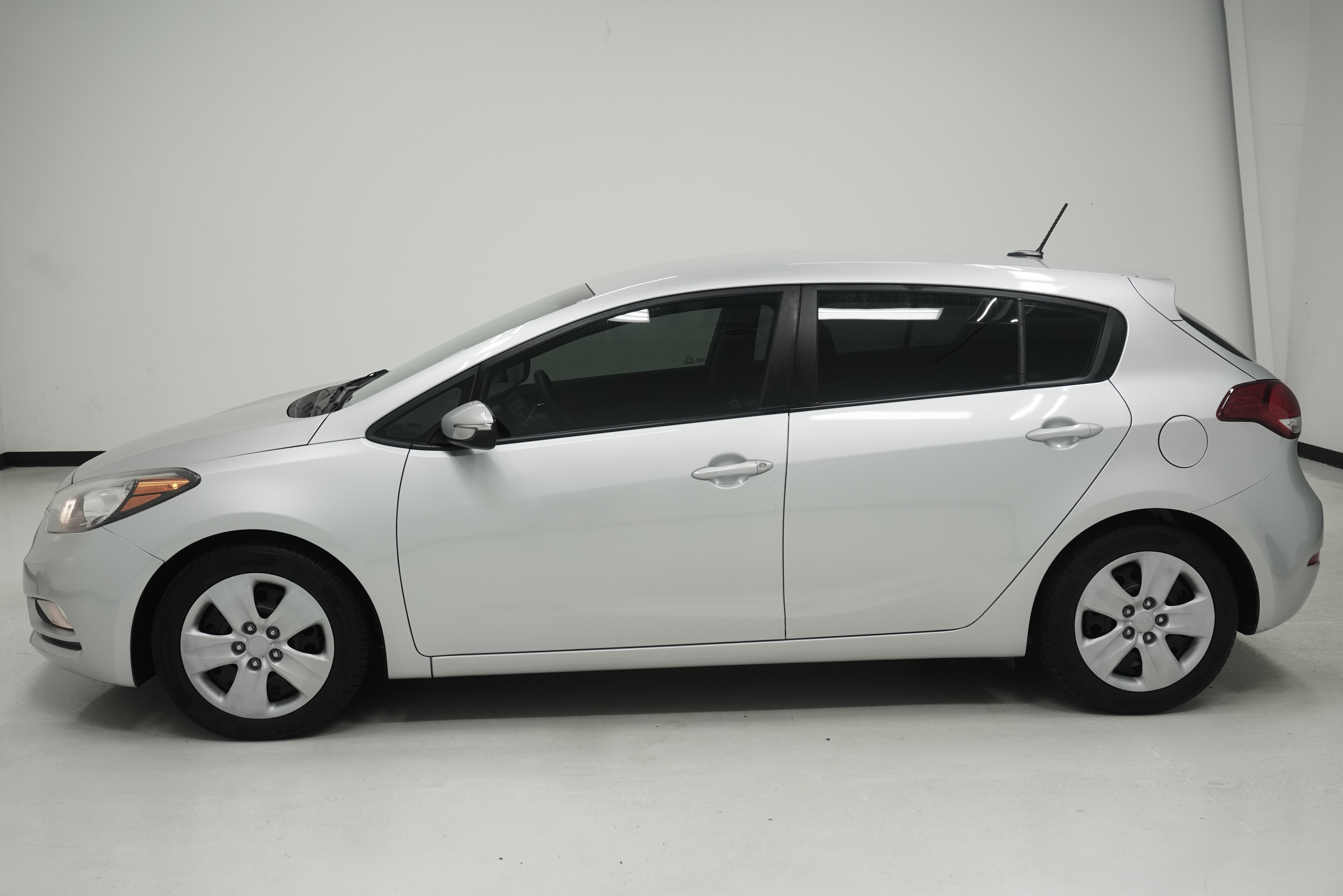 Used 2016 Kia Forte LX FWD image 7
