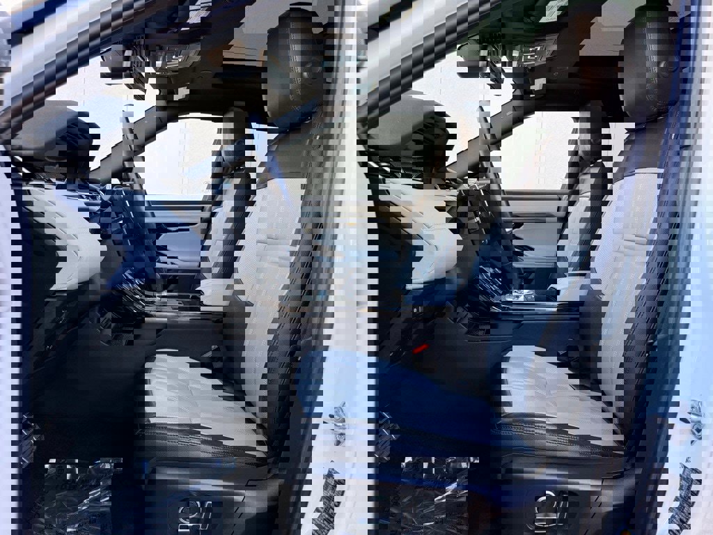 Used 2022 Land Rover Range Rover Evoque R-Dynamic SE image 18