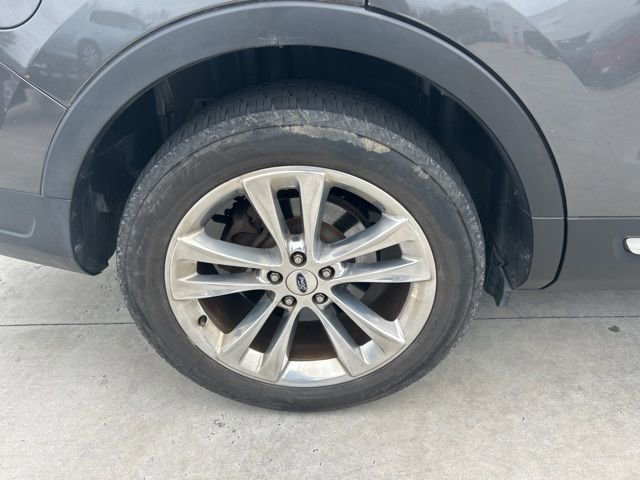 Certified 2018 Ford Explorer XLT w/ Equipment Group 202A image 3