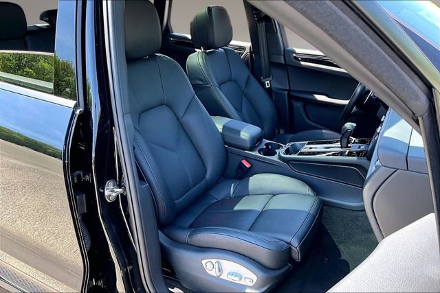 Used 2025 Porsche Macan AWD/4WD image 26