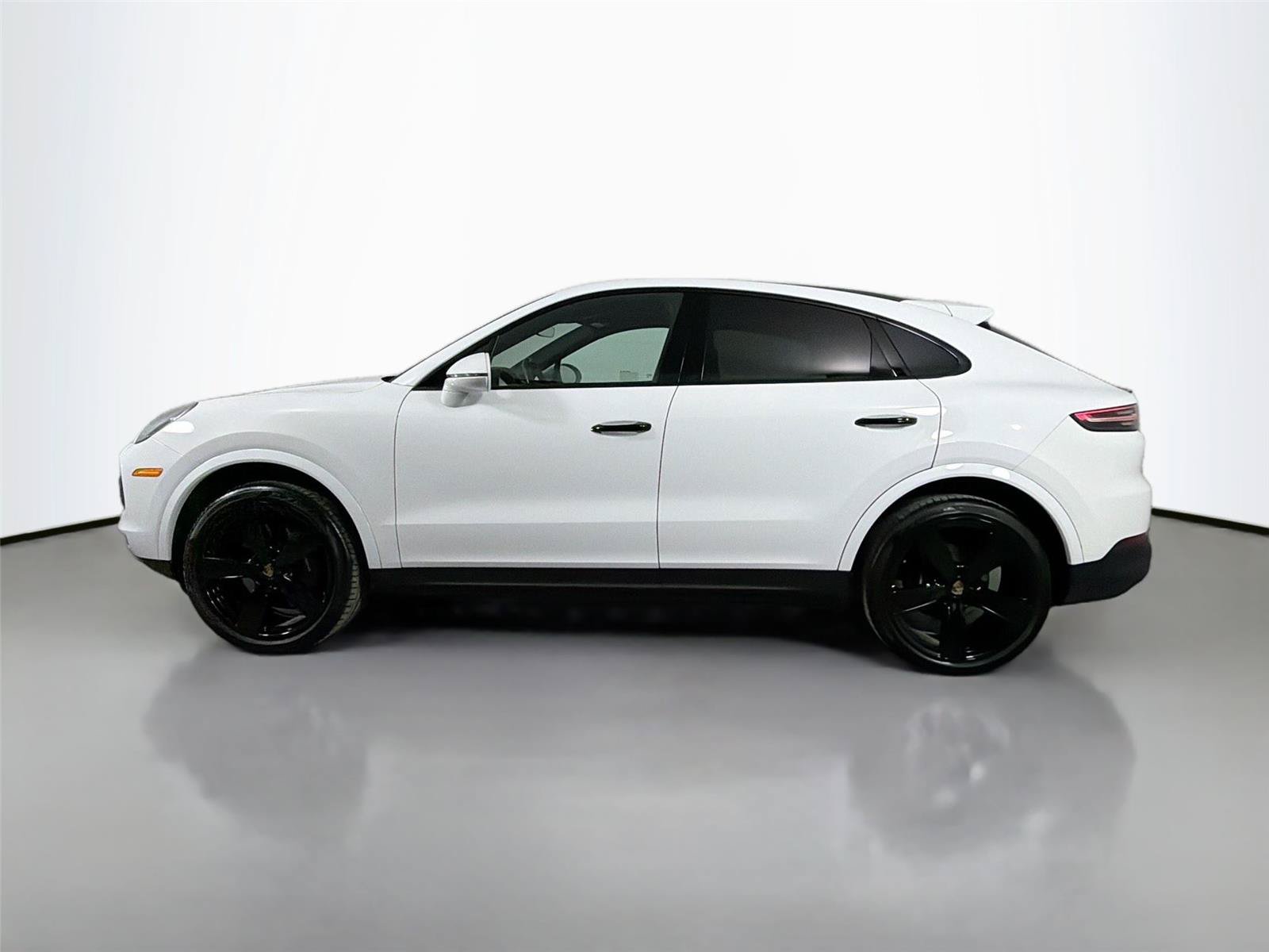 Certified 2023 Porsche Cayenne Platinum Edition AWD/4WD image 2