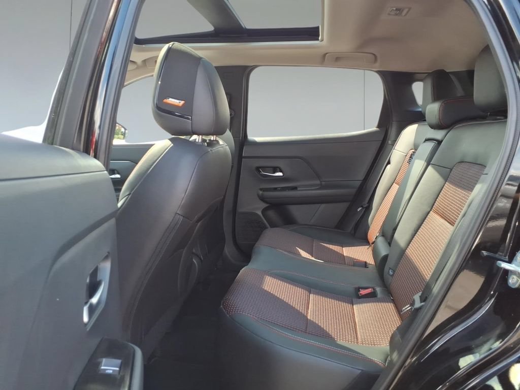New 2026 Nissan Kicks SR w/ SR Premium Package FWD image 10