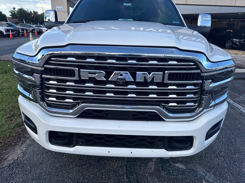 Used 2025 RAM 2500 Limited w/ Towing Technology Group AWD/4WD image 4