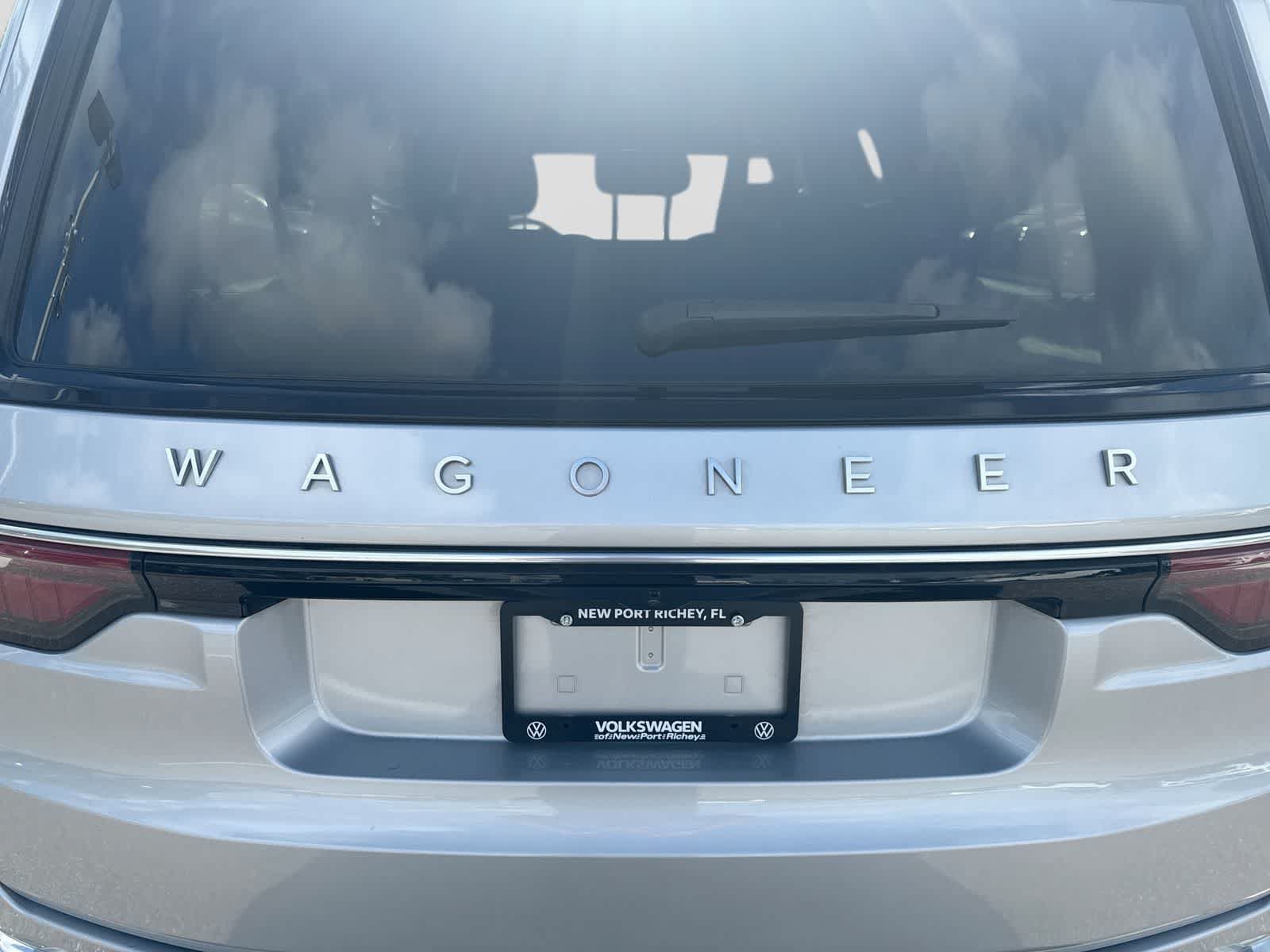 Used 2025 Jeep Wagoneer L Series II AWD/4WD image 18
