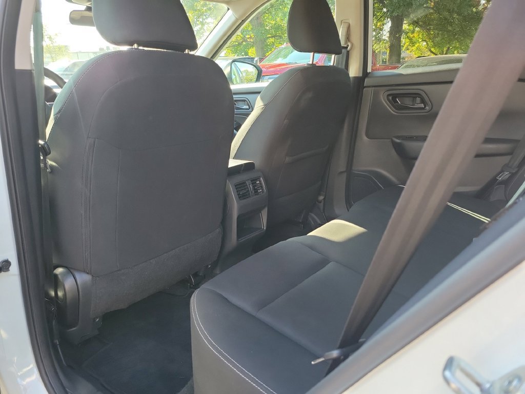 Used 2024 Nissan Rogue S FWD image 16